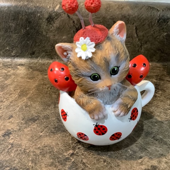 Collectors Ladybug Kitty Ornament. Sooo Sweet! - Picture 5 of 6